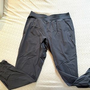 Lululemon men’s L joggers